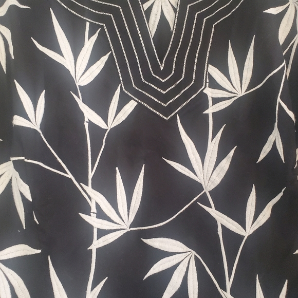 TALBOTS Size 18W Petite B&W 3/4 sleeve palm print tunic top with side zipper - Picture 3 of 9